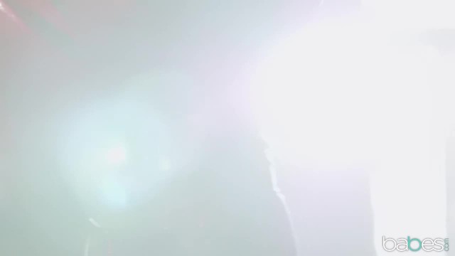 Похотливая брюнетка стала рачком, чтобы любовник вставил член в её тугой анал - #3