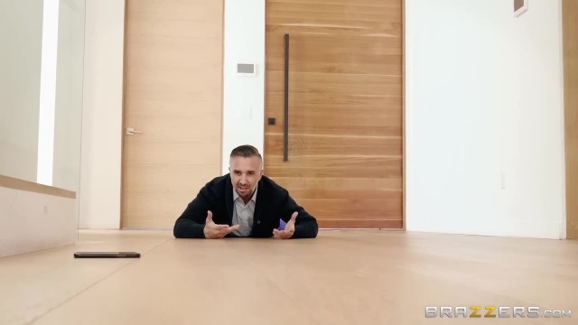 Зрелый мужик вылизал тугую щель молодой подруги, а потом вставил член в её анал - #3