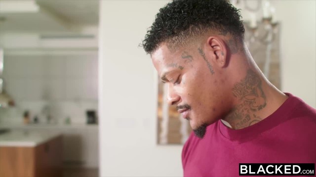 Похотливая блондинка продолжила супружеский секс с татуированным негром - #3