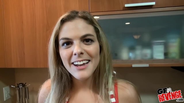 Отрахав подругу в анал на кухне, парень кончил ей на живот - #3