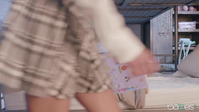 Сисястая студентка насадилась тугой щёлочкой на длинный член незнакомца - #1