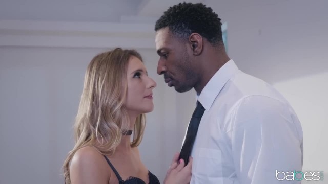 Худая бабища с маленькими дойками встала  раком для анального секса с негром - #3