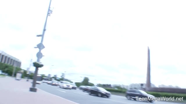 Пока парень членом разрабатывает анал лесбиянки, её подруга вылизывает вагину - #1