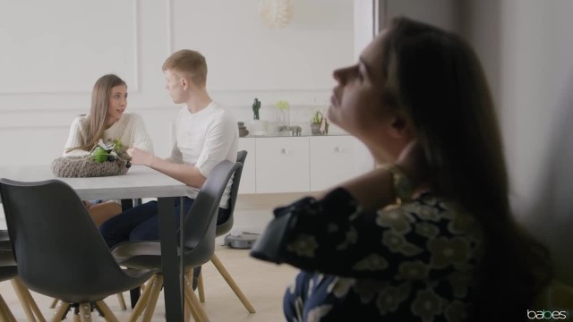 Сисястая девушка пригласила подругу для групповушки с её парнем - #1