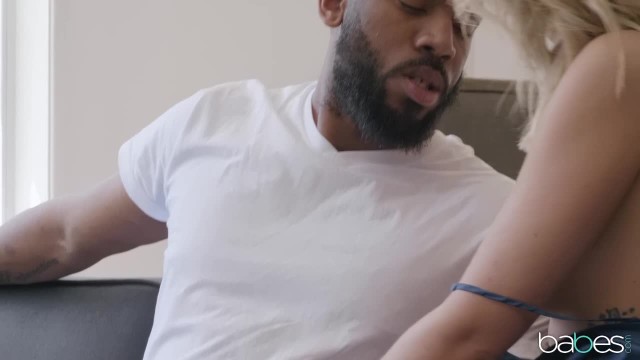 Бородатый негр присунул огромный член в мокренькую пилотку блондинки - #3