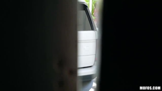 Отсосав член парню на улице, девушка, нагнувшись, подставила дырки для секса - #2