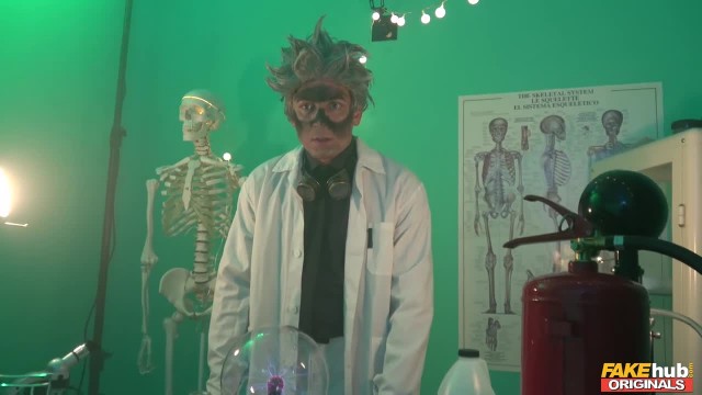 Парень на вечеринке засунул длинный член в растраханную пилотку подруги - #3