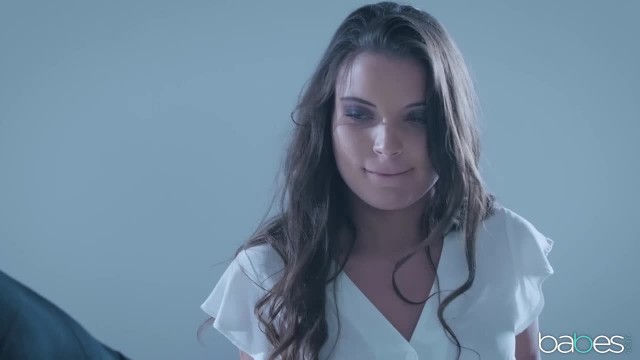 Брюнетка с большими дойками подставила свои дырки парню для траха в гараже - #2