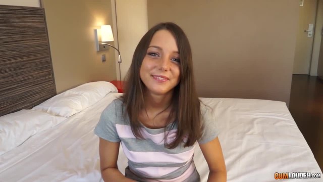 Худая брюнетка на кастинге занимается анальным сексом с парнем на кровати - #2