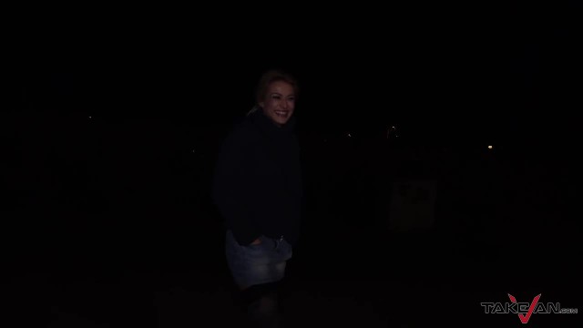 Качок после минета поставил в машине проститутку раком и вставил свой член - #2