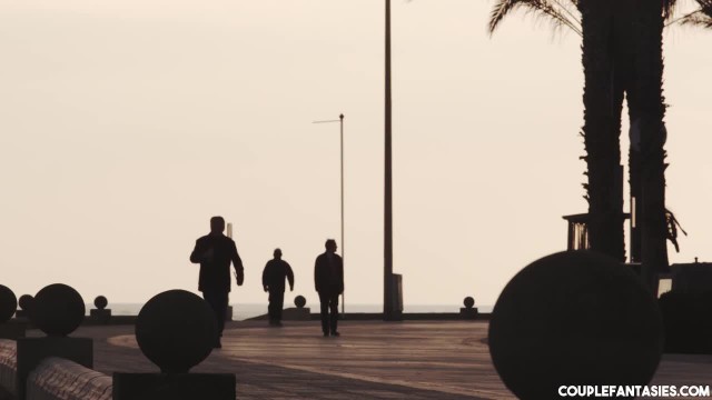 Парень пригласил двух бывших любовниц, чтобы они сделали ему минет - #10