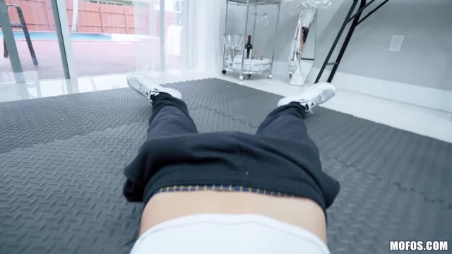 Две подруги-лесбиянки подставили выбритые пилотки парню для куни