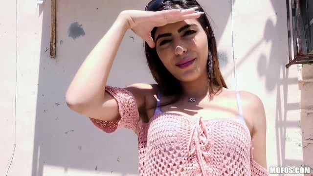 Девушка встала на четвереньки для анального секса с мужиком на складе - #1