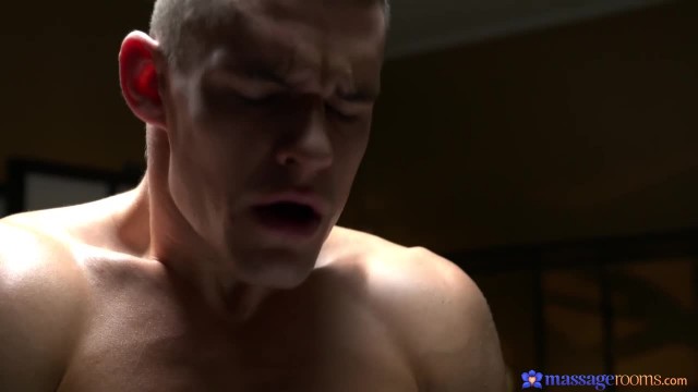 Молодая брюнетка с упругими сиськами красиво дрочит парню член после секса - #10