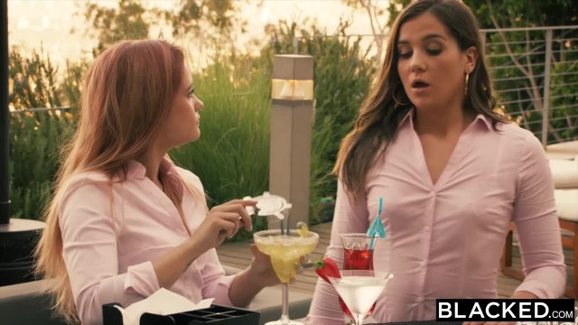 Негр засадил огромный черный член в мокрую вагину чужой жены, заставив ее делать минет - #1